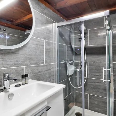 Bm-appartement Design En Duplex Champs-elysees Daire Paris