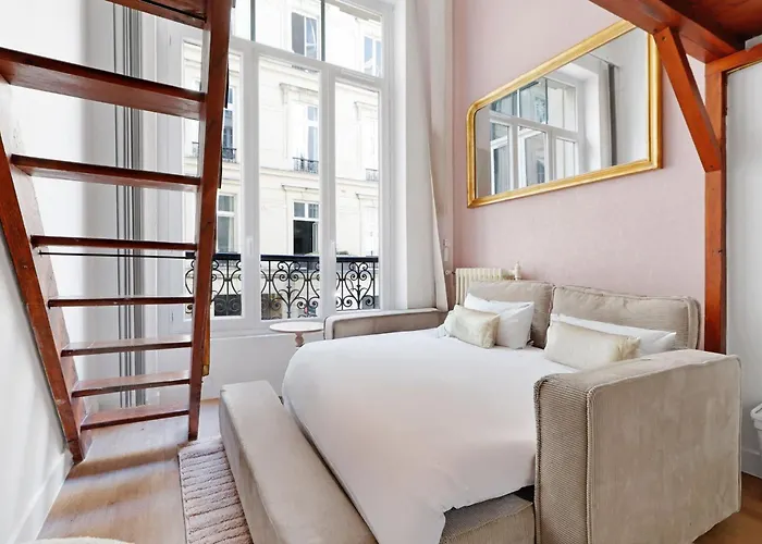 Bm-appartement Design En Duplex Champs-elysees Paříž