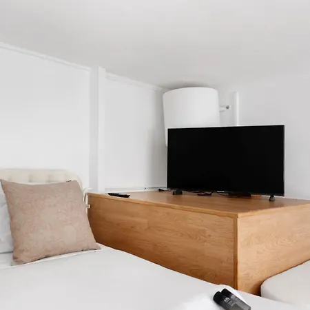 Bm-appartement Design En Duplex Champs-elysees דירה *