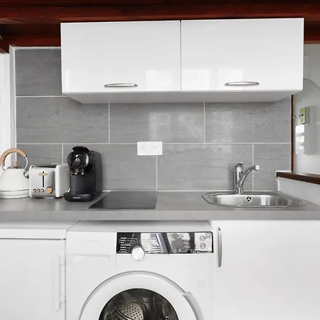 Bm-appartement Design En Duplex Champs-elysees דירה *