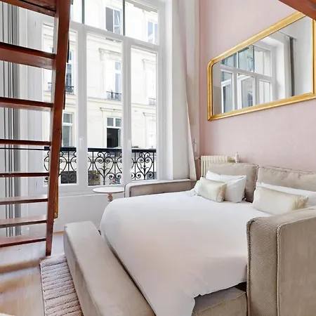 Bm-appartement Design En Duplex Champs-elysees פריז